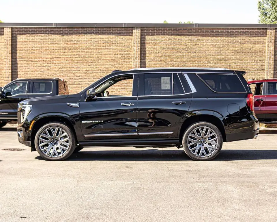 GMC Yukon Denali Ultimate view 3